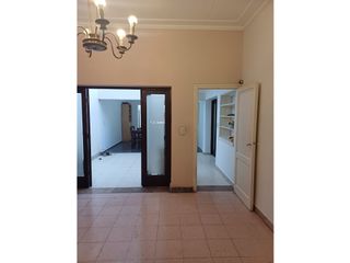Foto 3 de Inkasa Inmobiliaria Alquila Casa en Ciudad Frente a Mercado Moreno.