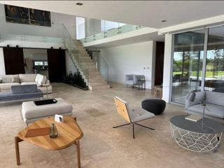 Foto 10 de VENTA CASA 7 AMB con SENSACIONAL VISTA AL GOLF