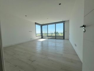 Foto 16 de VENTA CASA 7 AMB con SENSACIONAL VISTA AL GOLF