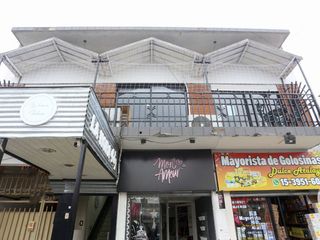 Foto 1 de VENTA COMERCIAL EN BLOQUE EN ISIDRO CASANOVA