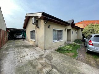 Foto 1 de VENTA CASA 4 AMB CON GARAGE Y JARDIN EL TALAR