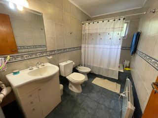 Foto 5 de VENTA CASA 4 AMB CON GARAGE Y JARDIN EL TALAR