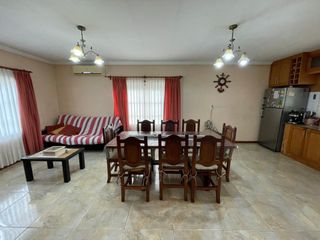 Foto 9 de VENTA CASA 4 AMB CON GARAGE Y JARDIN EL TALAR