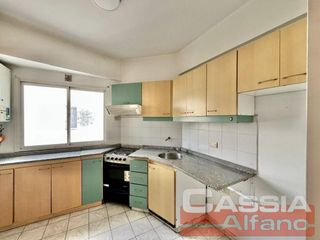 Foto 5 de DEPARTAMENTO 3 AMBIENTES CON COCHERA EXCELENTE UBICACIÓN MUY LUMINOSO