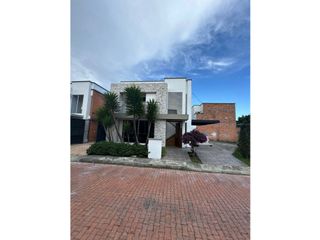Foto 1 de SE VENDE CASA EN UNIDAD CERRADA EN LA CEJA SE ENTREGA RENTANDO VIVA