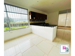 Foto 3 de ARRIENDO CASA ESQUINERA UNIFAMILIAR CERCA AL CENTRO COMERCIAL VIVA