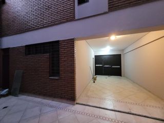 Foto 4 de Casa con local en alquiler