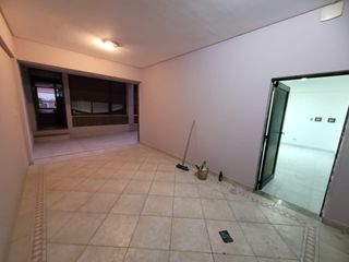 Foto 3 de Casa con local en alquiler