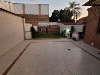 Foto 10 de Casa con local en alquiler