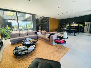Foto 1 de Casa en VENTA- 5 ambientes- Barrio Cerrado El Golf- Nordelta