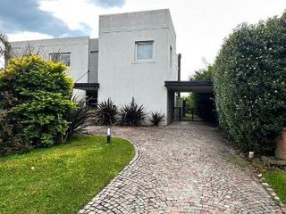 Foto 1 de Casa en alquiler en Loma Verde