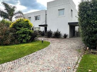 Foto 2 de Casa en alquiler en Loma Verde