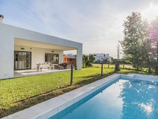 Foto 2 de CASA UNA PLANTA ALQUILER Bo S FRANCISCO AL AGUA