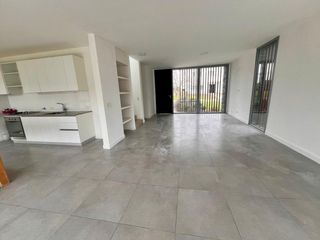 Foto 3 de VENTA CASA 4 AMB + DEPENDENCIA EL CANTON NORTE