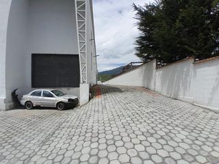 Foto 2 de Galpón en  renta en Calacali