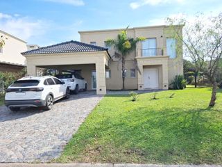 Foto 1 de Exclete Casa de 200 m² C/s Muebles en San Gabriel Terreno 840 m²
