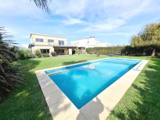 Foto 2 de Exclete Casa de 200 m² C/s Muebles en San Gabriel Terreno 840 m²