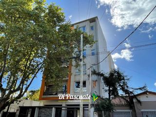Foto 1 de VENTA Departamento 2 Ambientes con Cochera - Moreno Norte