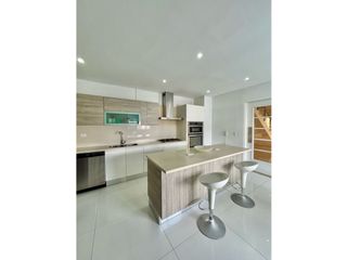 Foto 17 de ESPECTACULAR PH DUPLEX 300MTS CON TERRAZA. ALTO PRADO