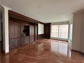 Foto 3 de AMPLIOS Y ELEGANTES  ESPACIOS EN APARTAMENTO EN BARRIO EL GOLF