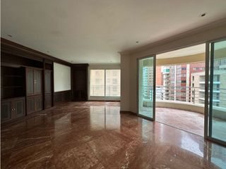 Foto 2 de AMPLIOS Y ELEGANTES  ESPACIOS EN APARTAMENTO EN BARRIO EL GOLF