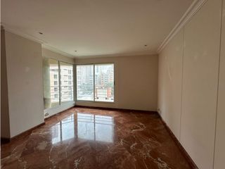 Foto 4 de AMPLIOS Y ELEGANTES  ESPACIOS EN APARTAMENTO EN BARRIO EL GOLF