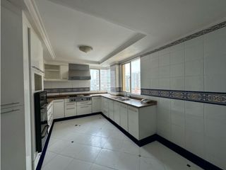 Foto 6 de AMPLIOS Y ELEGANTES  ESPACIOS EN APARTAMENTO EN BARRIO EL GOLF