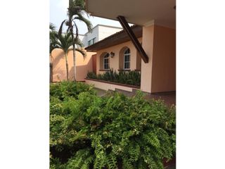 Foto 2 de CASA INDEPENDIENTE EN VENTA EN RIOMAR