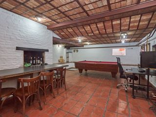 Foto 40 de CASA DE ESTILO 5 AMB. BALCÓN GARAJE PATIO PISCINA