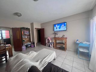 Foto 2 de Departamento en venta de 2 dormitorios c/ cochera en Rosendo López