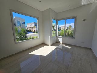 Foto 7 de VENTA CASA 6 AMBIENTES BARRIO CARPINCHOS NORDELTA