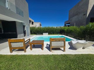 Foto 49 de VENTA CASA 6 AMBIENTES BARRIO CARPINCHOS NORDELTA