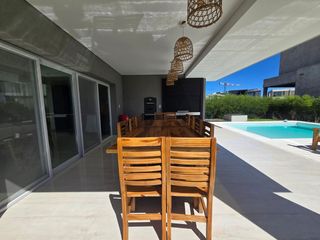 Foto 45 de VENTA CASA 6 AMBIENTES BARRIO CARPINCHOS NORDELTA