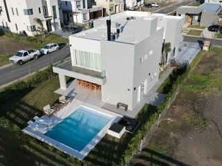 Foto 51 de VENTA CASA 6 AMBIENTES BARRIO CARPINCHOS NORDELTA