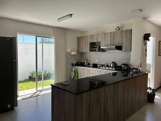 Foto 5 de vendo casa en Puembo con hermosa vista