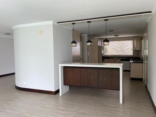 Foto 4 de VENTA CASA 4 DORMITORIOS, CADA UNO CON BAÑO,  EN CUMBAYA