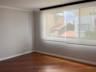 Foto 2 de VENTA CASA 4 DORMITORIOS, CADA UNO CON BAÑO,  EN CUMBAYA