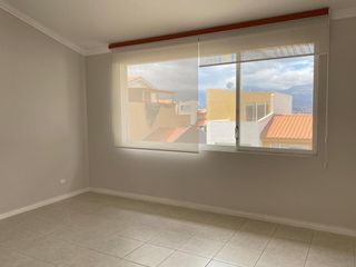 Foto 25 de VENTA CASA 4 DORMITORIOS, CADA UNO CON BAÑO,  EN CUMBAYA