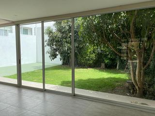 Foto 1 de VENTA CASA 4 DORMITORIOS, CADA UNO CON BAÑO,  EN CUMBAYA