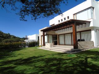 Foto 3 de Vendo casa Urb La Viña