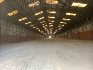 Foto 1 de VA A LA COSTA Y PERIMETRAL alquilo bodega 2410 m²