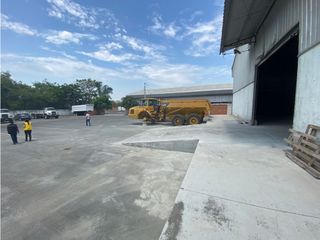 Foto 5 de VA A LA COSTA Y PERIMETRAL alquilo bodega 2410 m²