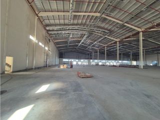Foto 9 de Vía Daule se alquila bodegas 5500 m² ideal para farmaceuticas