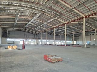 Foto 2 de Vía Daule se alquila bodegas 5500 m² ideal para farmaceuticas
