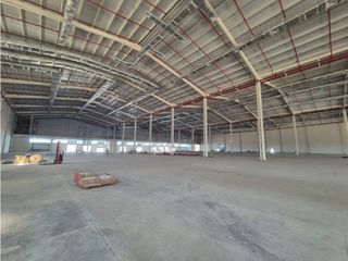 Foto 5 de Vía Daule se alquila bodegas 5500 m² ideal para farmaceuticas