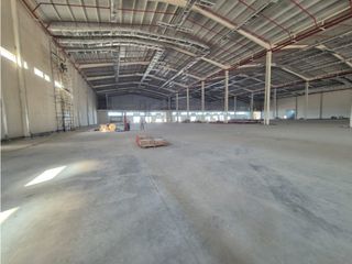 Foto 3 de Vía Daule se alquila bodegas 5500 m² ideal para farmaceuticas