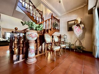 Foto 5 de Se Vende Excelente Casa Cinco ambientes, con 4 Cocheras, posible permuta por menor valor!!