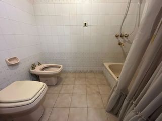 Foto 14 de Se Vende Excelente Casa Cinco ambientes, con 4 Cocheras, posible permuta por menor valor!!