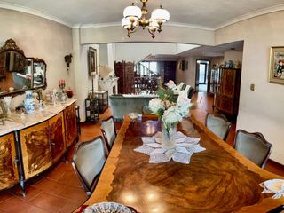 Foto 9 de Se Vende Excelente Casa Cinco ambientes, con 4 Cocheras, posible permuta por menor valor!!