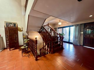 Foto 6 de Se Vende Excelente Casa Cinco ambientes, con 4 Cocheras, posible permuta por menor valor!!